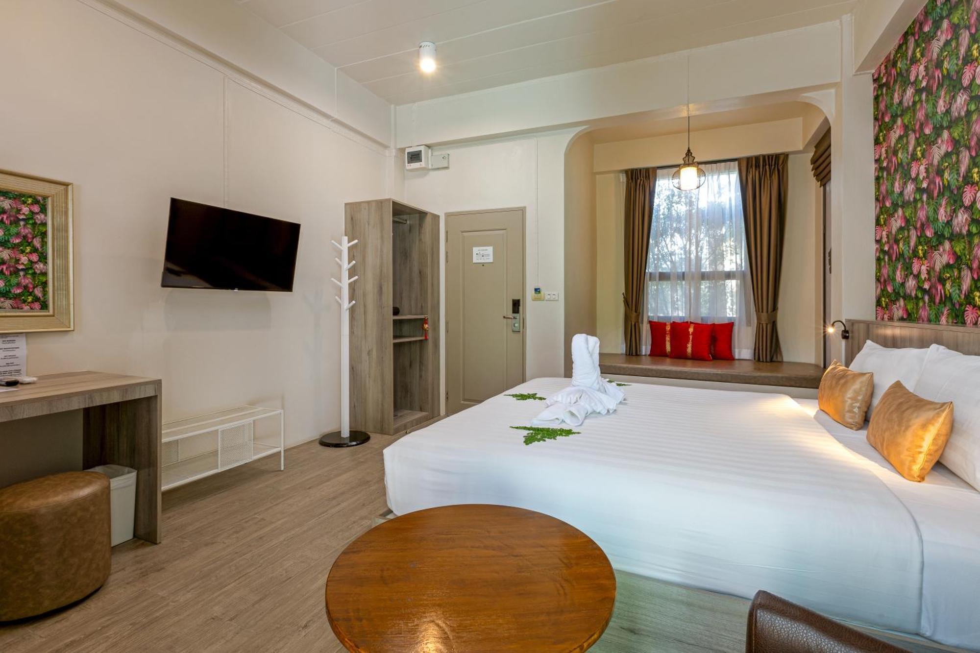 Ang Pao Hotel Phuket Exterior photo